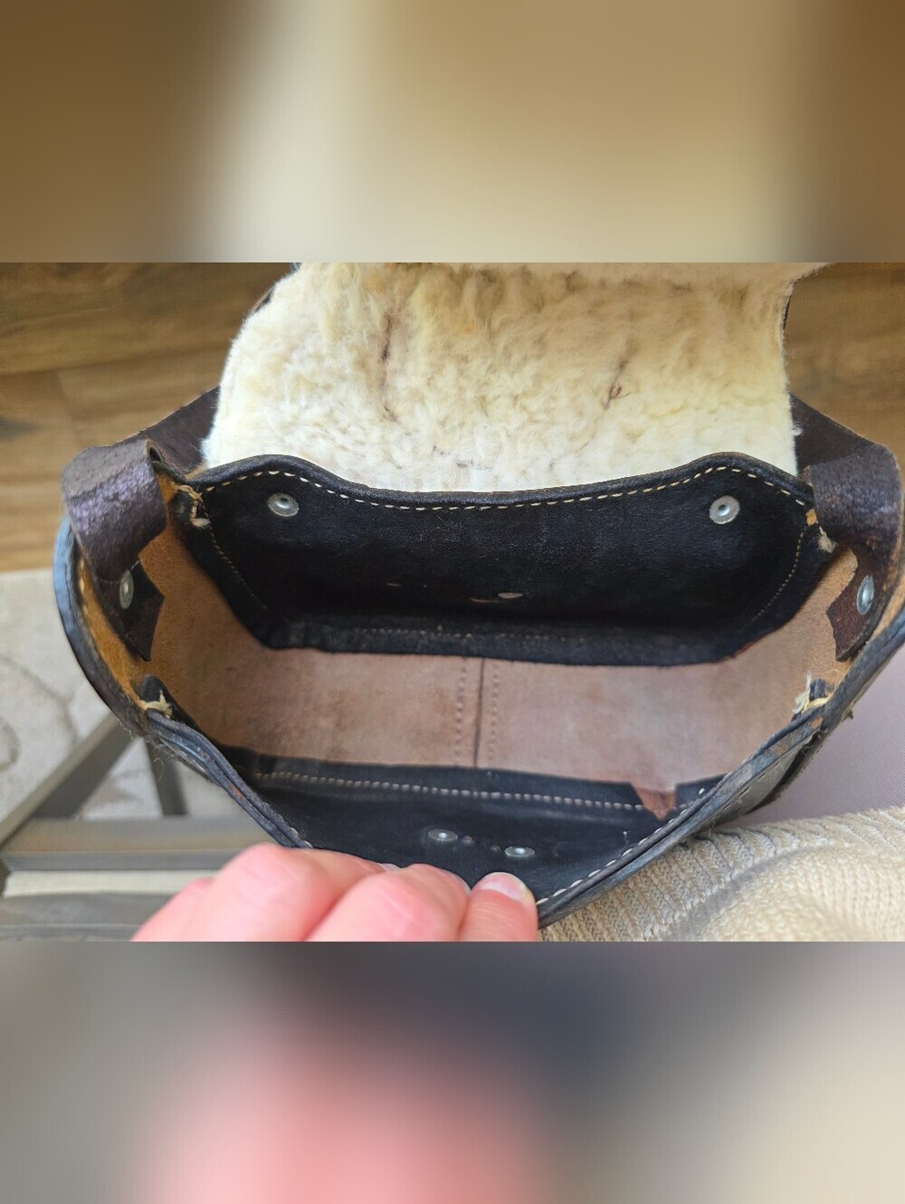 Vintage 1970's-80's Western Saddle Crossbody Bag Tooled Leather Sherling - Picture 10 of 16